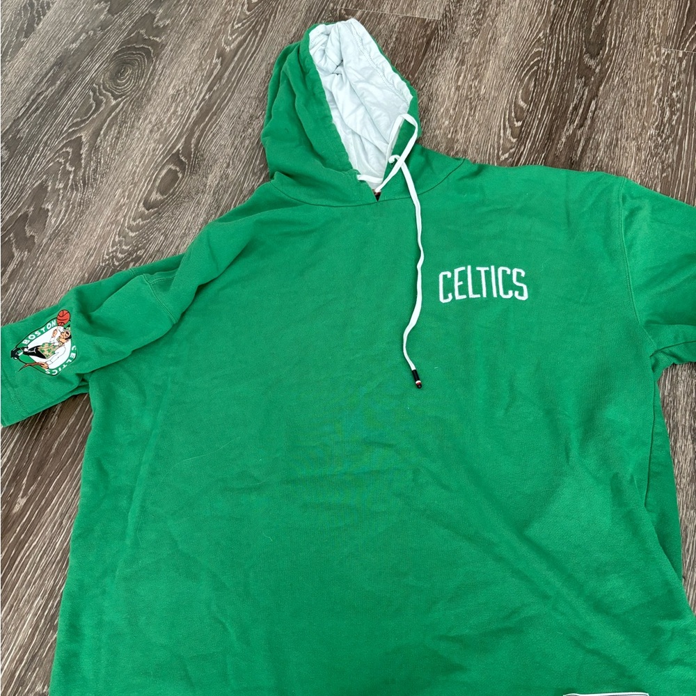 Green Celtics Hoodie Short Sleeve Size Large